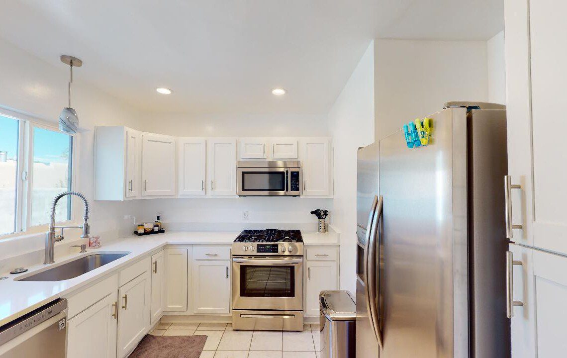 E 5bkitchenviewfromdining